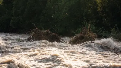 Мужчина пропал в Жетысуской области при переправе через реку по натянутому тросу