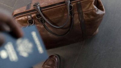 В аэропорту Алматы задержали иностранца, который спрятал свой настоящий паспорт в подошве обуви