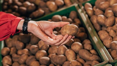 5 кг в одни руки: в супермаркетах Астаны ввели ограничения для покупателей картофеля