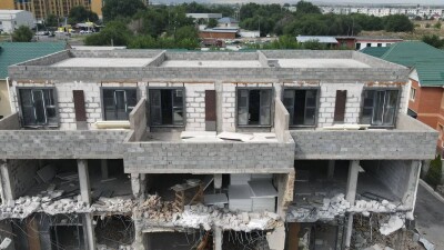 Незаконно построенный таунхаус снесли в Алматы после жалоб жителей