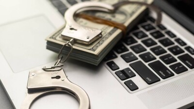 Двух полицейских подозревают в незаконном получении денег в Алматы