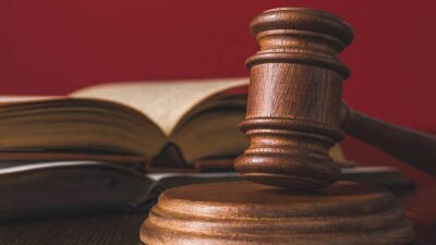 Подделывал протоколы и незаконно присваивал звания: президента федерации по жекпе-жек осудили в Астане