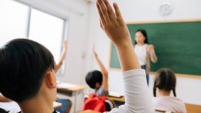 Хотел прогулять уроки: школьника задержали за ложное сообщение о бомбе в Караганде