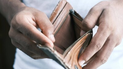Почти 100 000 казахстанцев, подавших на банкротство, получили отказ. Почему им не простили долги?