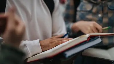 Казахстанские компании стали меньше платить за обучение сотрудников в вузах и колледжах – аналитики