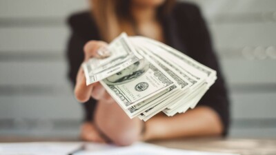 Сколько задолжали работодатели Казахстана своим сотрудникам