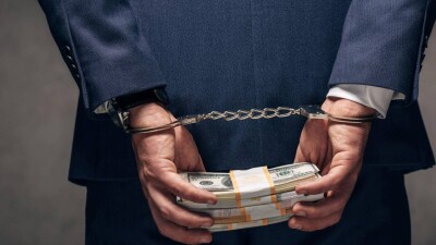У жителя Караганды конфисковали имущество на 150 млн тенге за подстрекательство к даче взятки