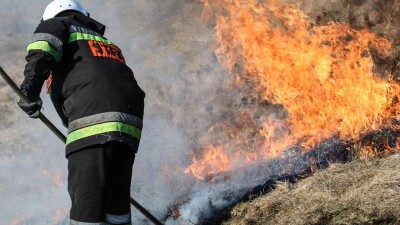 В ЗКО потушили возгорания сухой травы на площади более 100 га