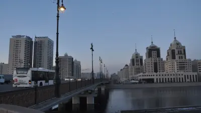 Должника по алиментам, угрожавшего спрыгнуть с моста, арестовали в Астане