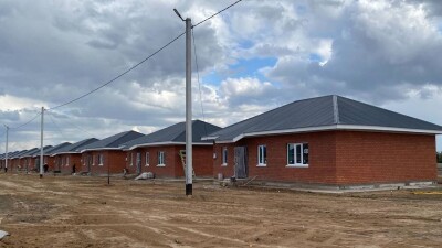 Бозумбаев проверил, как строят дома пострадавшим от паводков в ЗКО