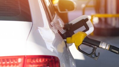 Казахстанцы сообщают о продаже автотоплива по талонам: в "КазМунайГазе" заявили, что дефицита нет