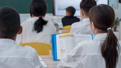 Какую сумму выплатят нуждающимся, чтобы собрать детей к школе в Астане