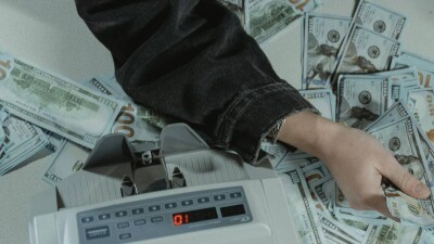 Мошенники звонят казахстанцам и представляются сотрудниками КНБ. Как с этим бороться
