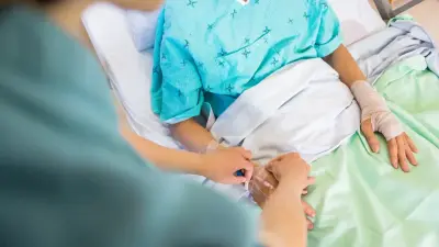 Ребёнку ампутировали ноги после ДТП в Астане: девочку выписали из больницы