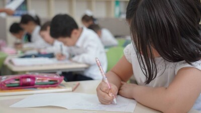 В каких школах Астаны ученикам запрещено использовать телефоны