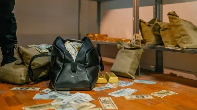 Попытка ограбления банка в Алматы попала на видео