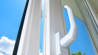 Установщик пластиковых окон обворовал клиента в Астане
