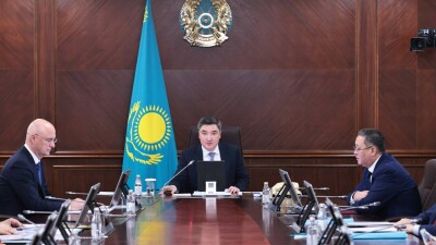 Правительство совместно с экспертами разрабатывает новые подходы к реформе бюджетно-налоговой и тарифной политики – Бектенов