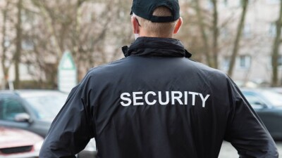 Жителя ЗКО арестовали за ложное обвинение охранника в краже продуктов для пострадавших от паводков