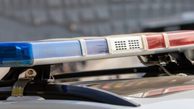 Бывший полицейский Алматы залез на столб и заявил о несправедливом увольнении