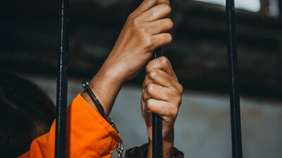 Сменила имя и документы: в Алматы задержали мошенницу, которая скрывалась 12 лет