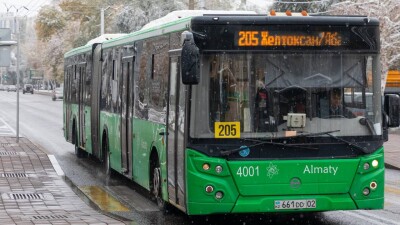 В Алматы мужчина ударил ножом контролёра автобуса из-за сделанного ему замечания