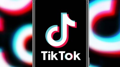 TikTok проводит конкурс среди казахстанских учителей. Победители получат iPhone 16 Pro