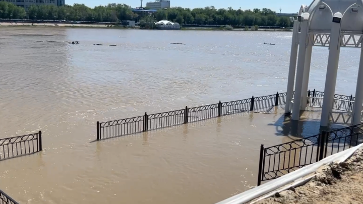 Паводки в Казахстане: уровень воды в реке Жайык стал выше критического