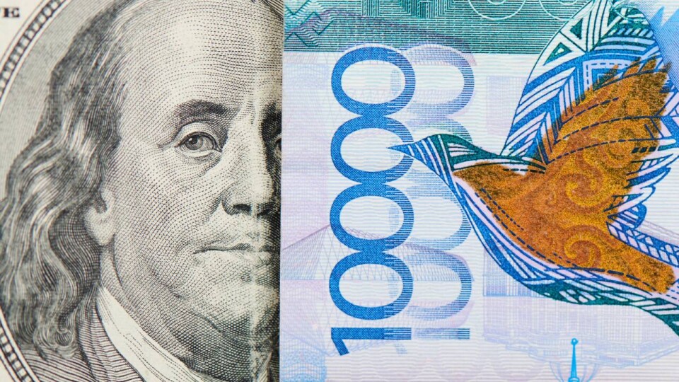 Курс доллара в обменниках близок к 500 тенге: Нацбанк заявил о спекуляции и готовности вмешаться