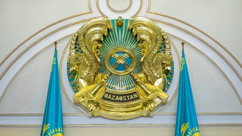 Вопрос снят с повестки: менять герб в Казахстане пока не планируют