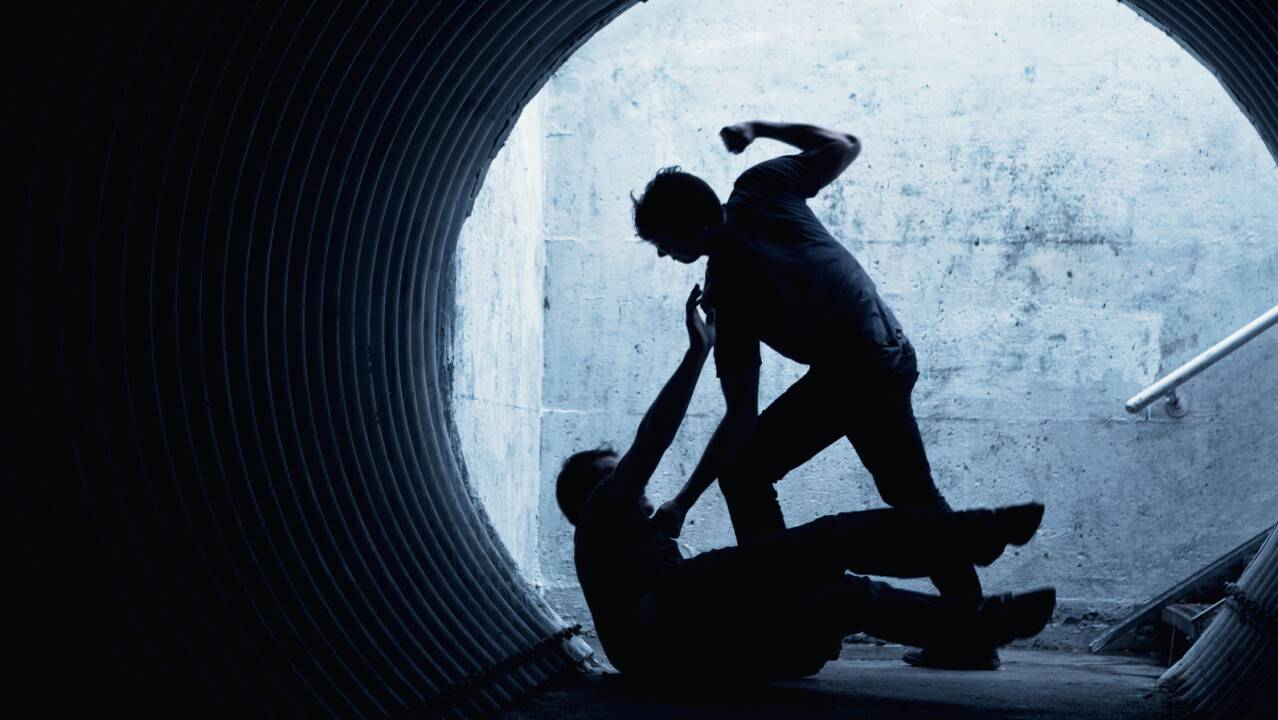 Избил и украл 200 тысяч тенге: подозреваемого в разбое казахстанца экстрадировали из России