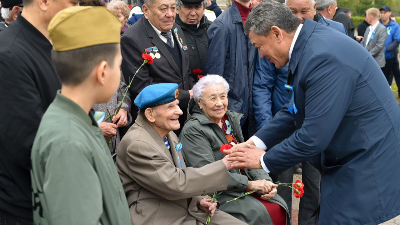 Василий Макиенко и аким СКО Гауез Нурмухамбетов / Фото пресс-службы акимата СКО