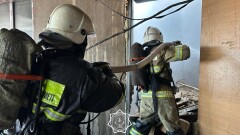 Двоих человек доставили в больницу с места пожара в Турксибском районе Алматы