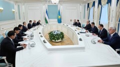 Токаев и Мирзиёев провели переговоры в узком составе