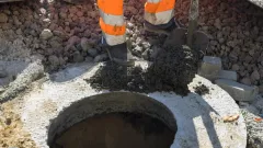 Рабочий погиб при очистке канализационного колодца в Жезказгане, его коллегу доставили в больницу