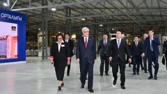 Токаев посетил оптово-распределительный центр в Актау