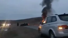 Авто загорелось после столкновения: один человек погиб и двое пострадали в аварии в Карагандинской области