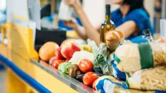 В Казахстане на продукты уходит половина дохода, а в Европе – 15%: дело не в зарплате, считает вице-министр