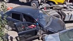Два грузовика и пять легковых авто: массовое ДТП произошло близ Алматы