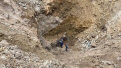 Автобус упал в воронку: тело четвёртого спасателя нашли в Павлодарской области