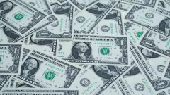 Курс доллара к тенге снизился на биржевых торгах