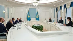 Токаев поручил проработать вопрос соглашений с соседними странами по лечению в Казахстане иностранцев