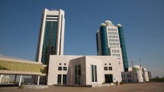 Депутаты казахстанского парламента ушли на каникулы