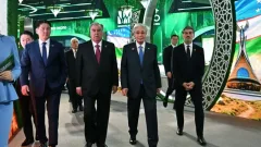 Президенты осмотрели павильоны выставки Регионального экологического саммита в Астане