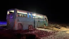 Пассажирский автобус перевернулся на трассе в Мангистау: четверо погибли и трое пострадали