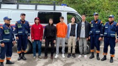 Пять часов спасали туристов, которые не смогли спуститься с горы в Алматинской области