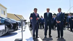 Токаев и Бердымухамедов осмотрели промышленную выставку