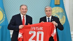 Токаев обсудил развитие хоккея с Владиславом Третьяком