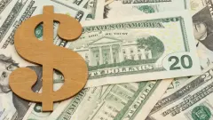 Курс доллара снизился к тенге на бирже перед выходными