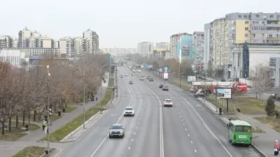 Линию LRT начали строить по улице Момышулы в Алматы: движение ограничили